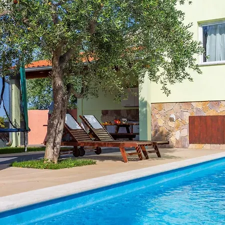 Elegant Versovica With Pool Near Pula By Wiibuk Villa *