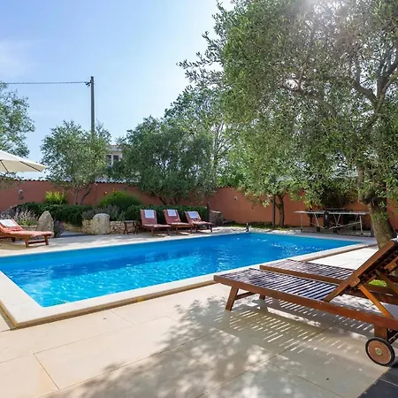 Elegant Versovica With Pool Near Pula By Wiibuk *