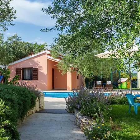فيلة Elegant Versovica With Pool Near Pula By Wiibuk *