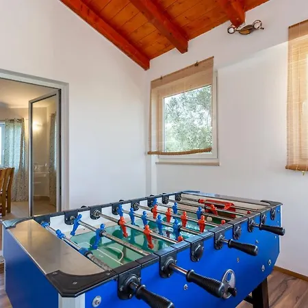 Elegant Versovica With Pool Near Pula By Wiibuk Villa *