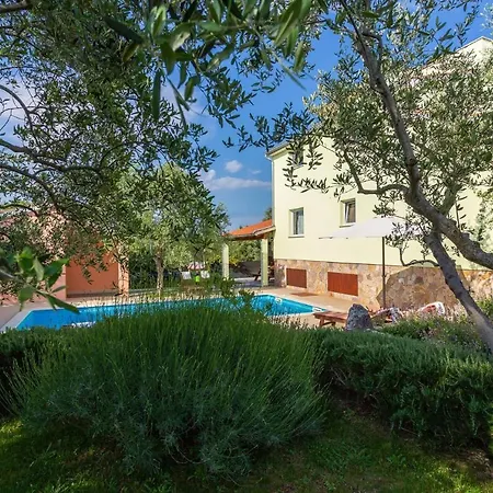 Elegant Versovica With Pool Near Pula By Wiibuk Villa *