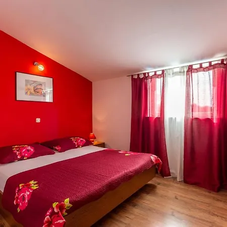 Elegant Versovica With Pool Near Pula By Wiibuk Villa *