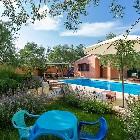 فيلة Elegant Versovica With Pool Near Pula By Wiibuk
