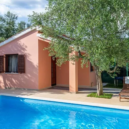فيلة Elegant Versovica With Pool Near Pula By Wiibuk