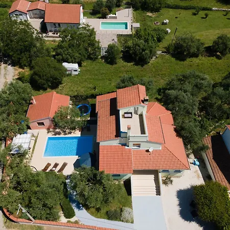 Elegant Versovica With Pool Near Pula By Wiibuk Villa *