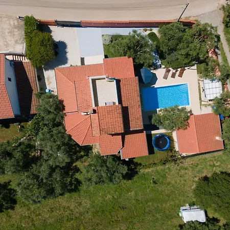 Elegant Versovica With Pool Near Pula By Wiibuk Peruški